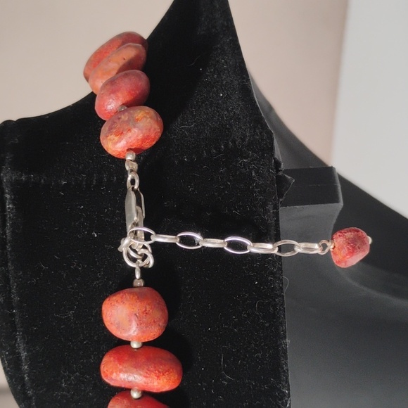 Silpada N1370 sterling silver and red sponge coral hammered bead necklace. - Picture 4 of 8